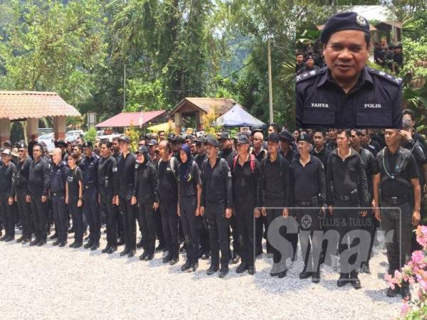 Sebahagian anggota PDRM yang terlibat dalam Op Kesan dalam usaha mencari Mohammad Ashraf yang dijalankan pagi hingga jam 2 petang hari ini. (Gambar kecil:Yahya Abd. Rahman)