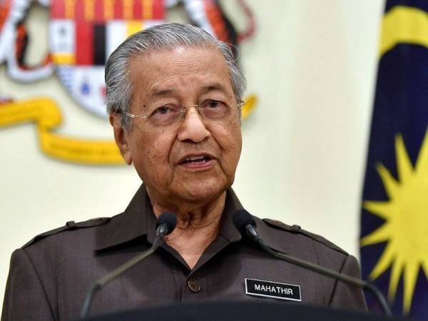 Perdana Menteri Tun Dr Mahathir Mohamad pada sidang media berkaitan projek Laluan Rel Pantai Timur (ECRL) di Bangunan Perdana Putra hari ini. Foto: Bernama