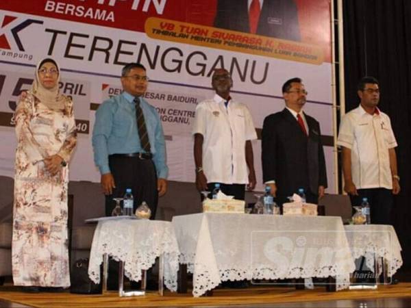 Sivarasa (tengah) merasmikan Majlis Interaksi Bersama Pemimpin bersempena Kursus Induksi MPKK Negeri Terengganu, di sini hari ini.