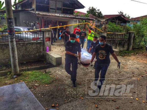 Mayat kedua-dua pasangan suami isteri dibawa ke Hospital Seberang Jaya untuk bedah siasat.
