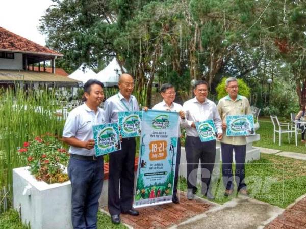 Kon Yeow (tengah) mengumumkan PHF 2019 yang akan menemui pengunjung pada 18 hingga 21 Julai ini pada sidang media di Bukit Bendera tadi.