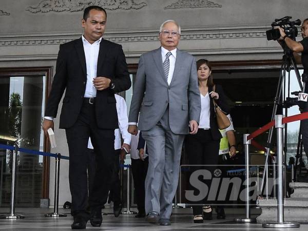 Bekas Perdana Menteri, Datuk Seri Najib Tun Razak meninggalkan Kompleks Mahkamah Jalan Duta, hari ini. - Foto Bernama
