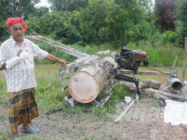 Ismail menunjukkan lokasi kejadian yang terletak 2km dari rumahnya.