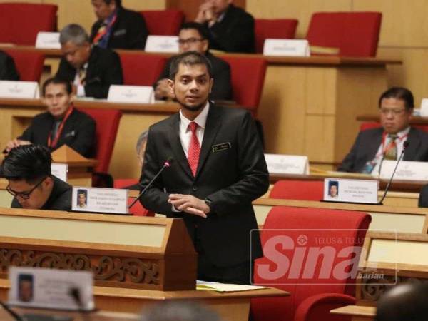 Hasnul Zulkarnain ketika menjawab soalan lisan pada Sidang DUN Perak, hari ini.