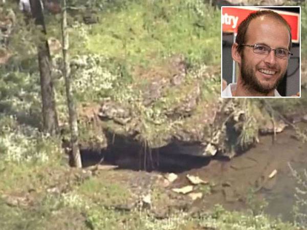 Bratchley (gambar kecil) dilaporkan hilang dalam sebuah gua di Tennessee.