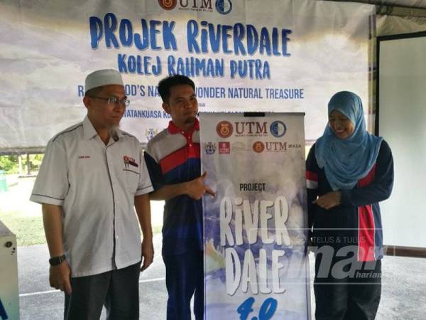 Azurawati merasmikan Projek Riverdale 4.0: Floating Wetland di UTM, hari ini.