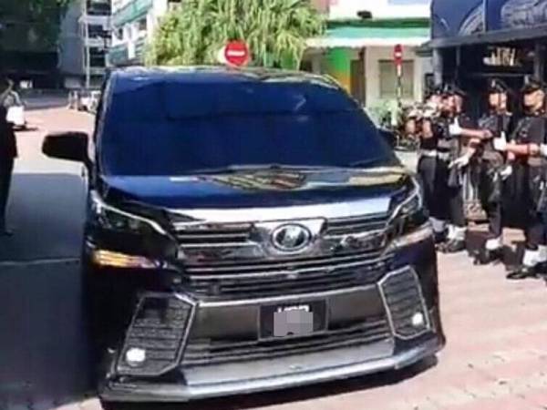 Toyota Vellfire yang dilaporkan hilang disyaki dicuri di kawasan parkir di sebuah restoran di Sungai Ramal, Kajang.