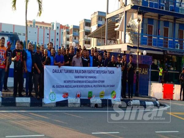 Badan Amal Tarbiah Sejagat (Batas) Pahang bersama NGO Pahang membuat laporan polis di Ibu Pejabat Polis (IPD) Kuantan di sini menjurus kepada isu gambar yang menghina Agong.
