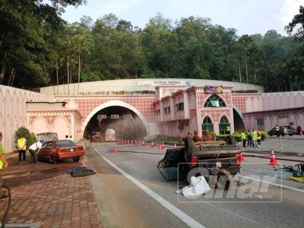 Simulasi kemalangan di Terowong Penchala, hari ini. 