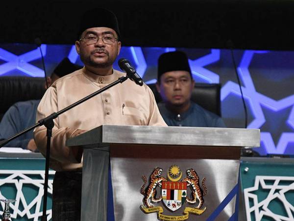 Menteri di Jabatan Perdana Menteri Datuk Seri Dr Mujahid Yusof Rawa berucap pada Majlis Perasmian Penutupan Tilawah dan Menghafaz Al-Quran Peringkat Antarabangsa Ke-61 Tahun 1440 Hijrah/ 2019 Masihi di Pusat Konvensyen Kuala Lumpur malam ini. - Foto Bernama