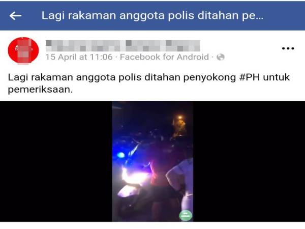 Orang awam menahan motosikal polis