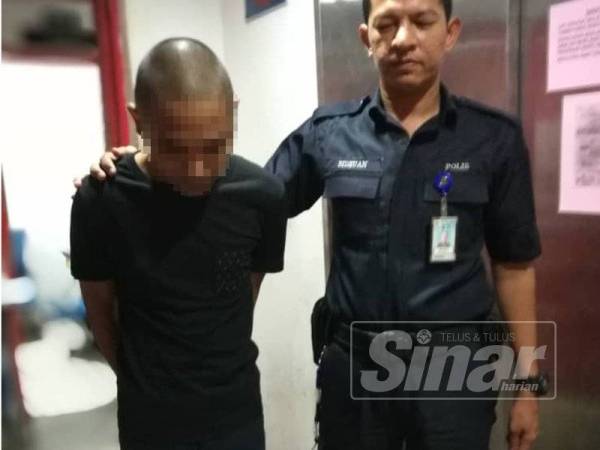 Muhamad Adam Amri, dihukum 12 tahun penjara dan 10 sebatan mengaku bersalah memiliki heroin di Mahkamah Tinggi Kuala Terengganu hari ini.