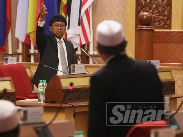 Kekecohan tercetus Asmuni Awi menyatakan kebimbangan gabungan UMNO dan Pas akan menyuburkan budaya mengkafirkan pihak lain hanya kerana tidak sependapat dalam perjuangan politik.