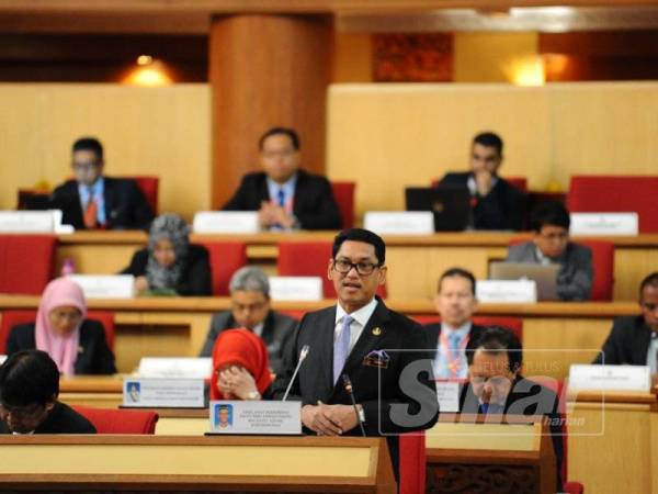 Ahmad Faizal menjelaskan mengenai penerokaan tanah di Perak ketika menggulung perbahasan Sidang DUN Perak, hari ini.