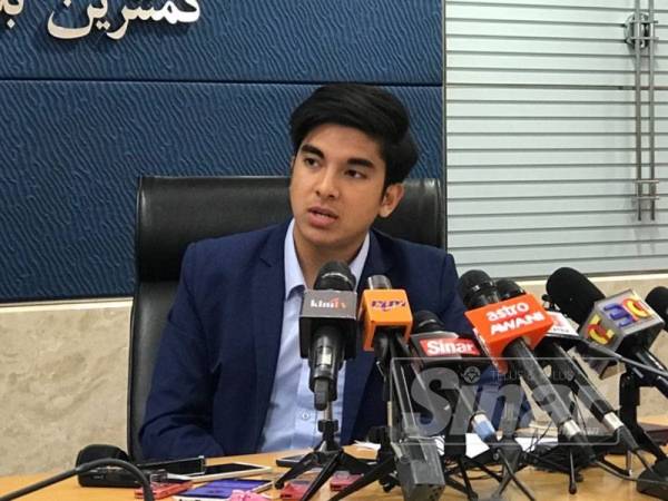 Syed Saddiq ketika bercakap kepada pemberita pada sidang media khas sempena Setahun PH di Kementerian Belia dan Sukan, di sini hari ini.