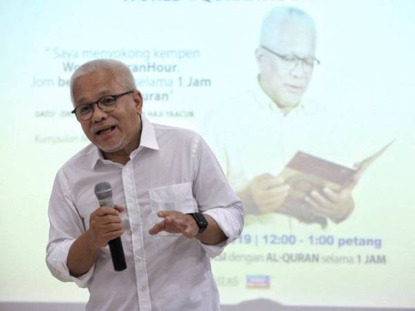 Datuk Hussamuddin Yaacob, Pengasas Yayasan Warisan Ummah Ikhlas serta Pengerusi Kumpulan Media Karangkraf Sdn. Bhd. berucap ketika Majlis Rangkaian Eksekutif World #QuranHour di Dewan Karangkraf, Media Karangkraf,Shah Alam. - Foto: SINAR HARIAN/ZAHID IZZANI