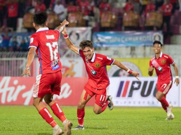 Nik Akif Syahiran meraikan jaringan ketika membantu Kelantan menewaskan Pulau Pinang 2-1 dalam saingan Liga Premier di Kota Bharu, sebentar tadi.