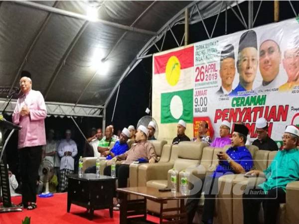 Najib ketika berucap pada ceramah perdana perpaduan ummah, di Kampung Hutan Palas, malam tadi.