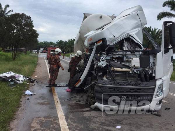 Pemandu Lori Tangki Maut Rempuh Treler