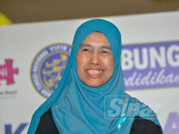 Timbalan Ketua Eksekutif PTPTN, Mastura Mohd Khalid di Majlis Pelancaran Karnival Sambutan Bulan Kesedaran Autisme Sedunia Bersama SSPN di Aeon Mall Bukit Raja hari ini. - Foto: SHARIFUDIN ABDUL RAHIM