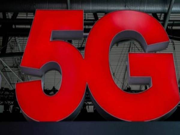 Rangkaian telekomunikasi 5G tawar pemindahan data pantas. - Gambar Hiasan