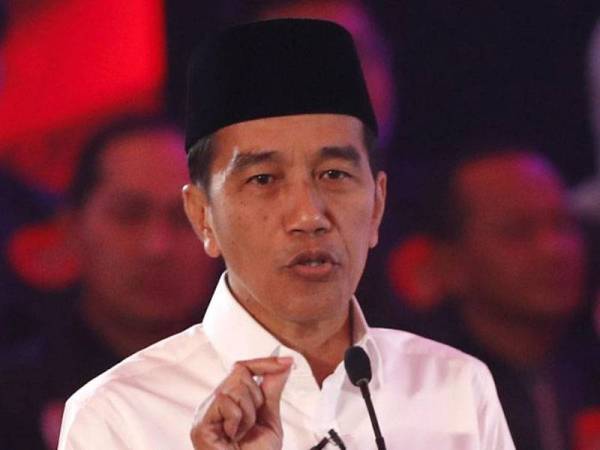 Presiden Jokowi sokong rancangan memindahkan ibu negara Indonesia keluar dari bandar Jakarta. - Foto EPA-EFE