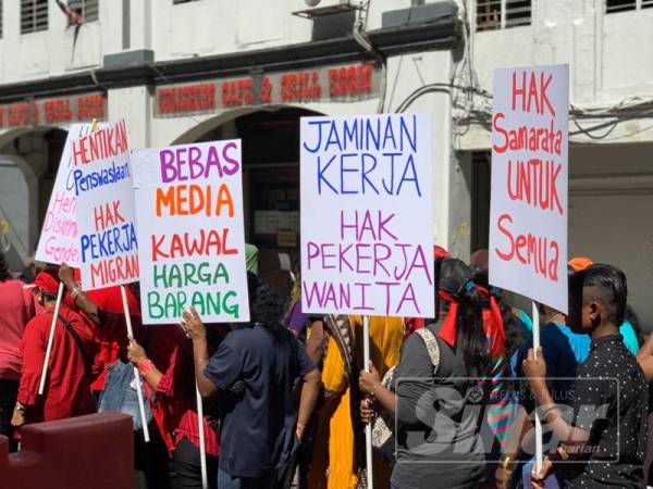 Kenaikan gaji menjadi perkara utama kerana rakyat berdepan dengan kenaikan harga barang.