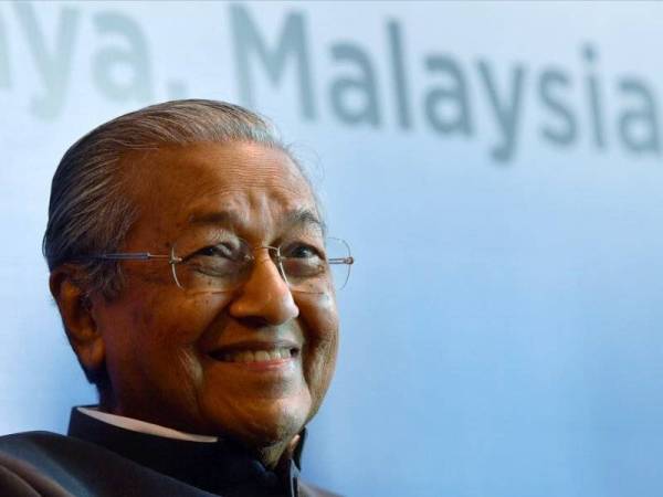 Reaksi Perdana Menteri Tun Dr Mahathir Mohamad ketika menjawab pertanyaan pemberita selepas melancarkan platform e-dagang Commodities Global Trade Sdn Bhd di Pusat Konvensyen Antarabangsa Putrajaya (PICC) hari ini. - FOTO BERNAMA