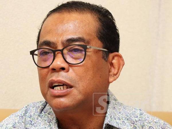 Naib Presiden UMNO, Datuk Seri Mohamed Khaled Nordin menyifatkan situasi semasa Bersatu Johor ibarat retak menanti belah.