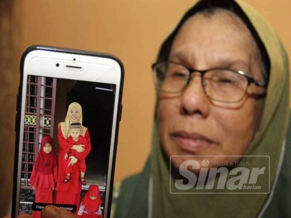 Sapinah sebak apabila anaknya, Hasliza Arini serta seorang cucunya maut dalam kemalangan di dekat Simpang Ruan, Raub, Pahang.