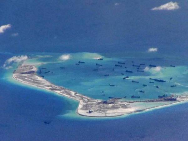 China didakwa membina pangkalan ketenteraan di Beting Mischief di Kepulauan Spratly yang menjadi pertikaian multilateral di Laut China Selatan.