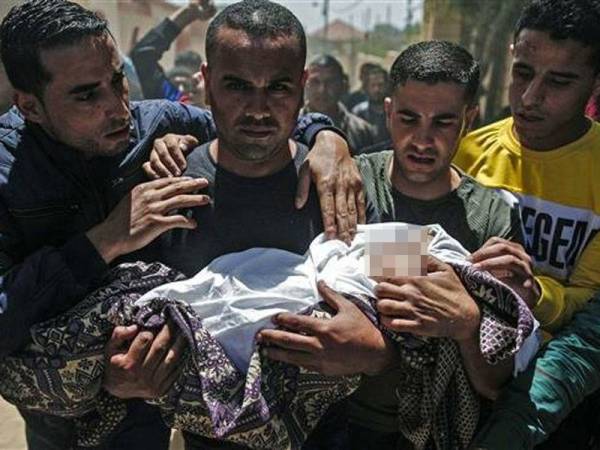 Seorang bayi berusia 14 bulan dan ibu saudara bayi itu turut maut dalam serangan udara Israel di Gaza.