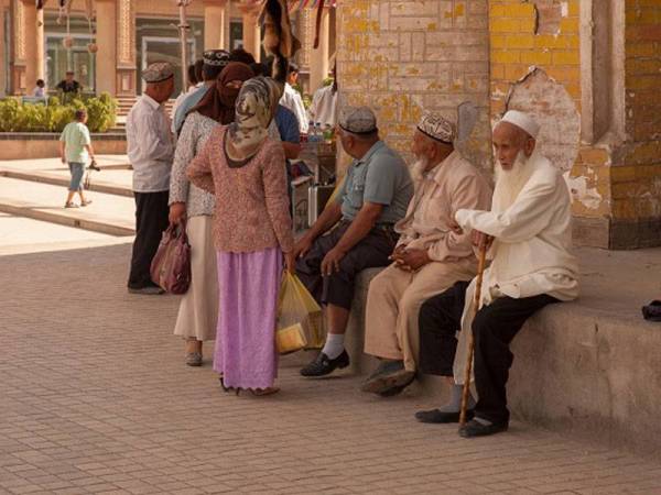 Penduduk Uighur sekali lagi dilarang berpuasa di bawah langkah sama dikuatkuasakan sejak tiga tahun lalu.