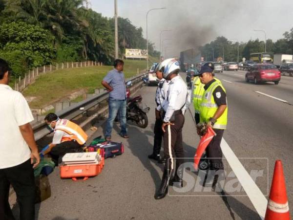 Mangsa dipercayai gagal mengawal motosikalnya mengakibatkan terbabas dan mangsa maut di tempat kejadian.