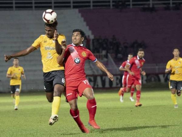 Mohd Fauzi (kanan) galas tugas selaku penggempur Kelantan apabila berdepan Pulau Pinang di Stadium Bandaraya, malam esok.