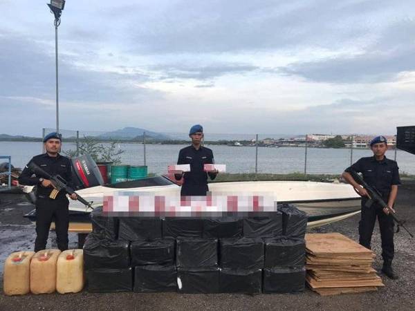 Rokok yang dipercayai belum dibayar cukai berjaya dirampas polis. - Foto Ihsan PPM 