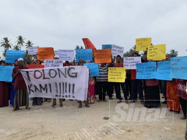 Penduduk merayu kepada kerajaan negeri supaya masalah parkir di Kuala Besar dapat diselesaikan.