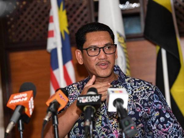 Menteri Besar Perak Datuk Seri Ahmad Faizal Azumu menjawab pertanyaan media pada temu bual khas bersama media sempena setahun pemerintahan Pakatan Harapan baru-baru ini. Ahmad Faizal berjaya membuktikan jangka masa bukanlah halangan atau alasan untuk tidak melaksanakan tanggungjawab serta amanah rakyat. - Foto Bernama