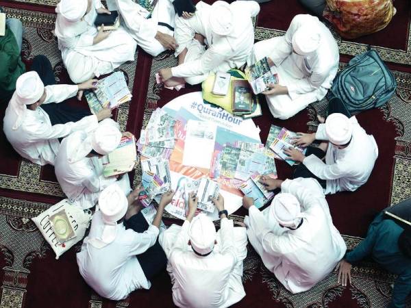 Program yang menjadi acara tradisi setiap kali Ramadan itu diadakan bagi memberi peluang kepada kakitangan dan pelajar universiti serta komuniti setempat membaiki bacaan al-Quran masing-masing. (Gambar hiasan) 