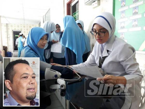 Kakitangan Jabatan Kesihatan Kedah memberikan rawatan kepada pelajar yang mengalami keracunan makanan selepas makan nasi arab pada ketika sahur tadi. Gambar kecil: Mohamad Yusni Yaakob