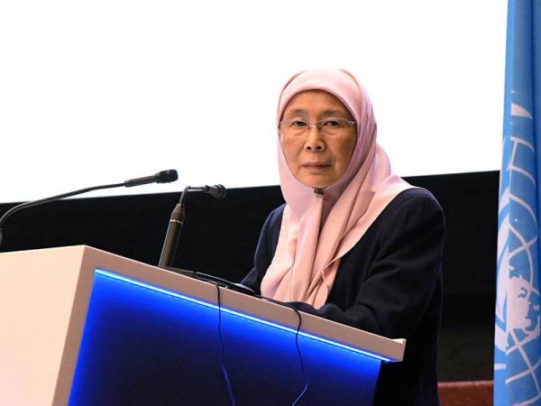 Timbalan Perdana Menteri Datuk Seri Dr Wan Azizah Wan Ismail menyampaikan pernyataan negara pada sesi pleno Platform Global bagi Pengurangan Risiko Bencana (GPDRR) di Pusat Konvesyen Antarabangsa Geneva pada Rabu. - Foto Bernama