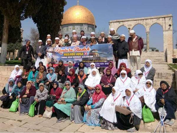 Peserta kembara bergambar warga Gaza yang berada di hospital.