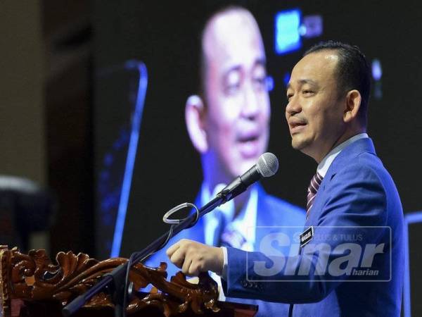 Dr Maszlee ketika berucap dalam Majlis Sambutan Hari Guru Peringkat Kebangsaan di Bayan Lepas hari ini.