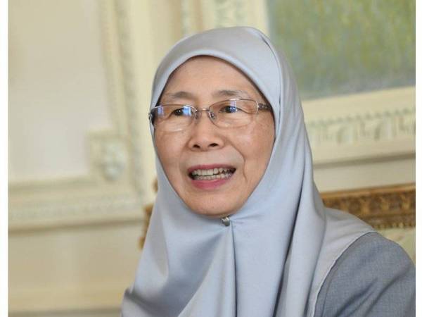 Timbalan Perdana Menteri Datuk Seri Dr Wan Azizah Wan Ismail ketika sidang media pada hari terakhir lawatan kerja ke Geneva hari ini. Foto: Bernama