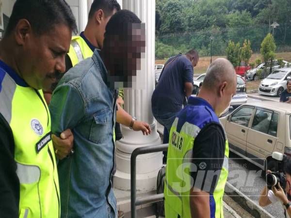 Seorang lelaki warga Nigeria direman tujuh hari bagi membantu siasatan kes pembunuhan Ketua Jururawat Hospital Serdang, Siti Kharina Mohd Kamaruddin.