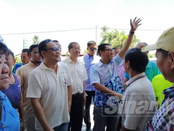 Ahmad Faizal ketika tiba di Pejabat Urusan Persatuan Penganut Agama Buddha Temoh sempena sambutan Hari Wesak hari ini.