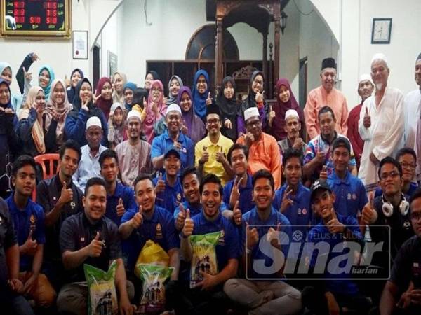 Pihak ABIM Perak serta warga tempatan sempena program berkenaan.