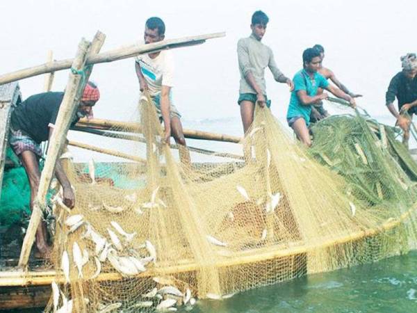 Golongan nelayan mendakwa mereka bakal kehilangan sumber pendapatan sepanjang tempoh tersebut.
