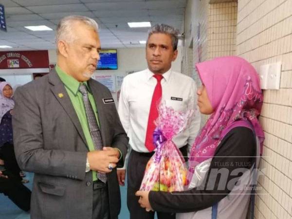 Shafruddin bertanya khabar dengan Zainab di HSNZ, hari ini.