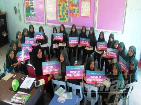 Sebahagian murid SRI Al-Amin yang menyertai World #QuranHour peringkat sekolah itu.